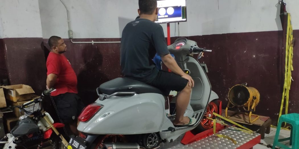 Omen Scooter House Djakarta Buktikan Keampuhan Accent Wire Di Vespa